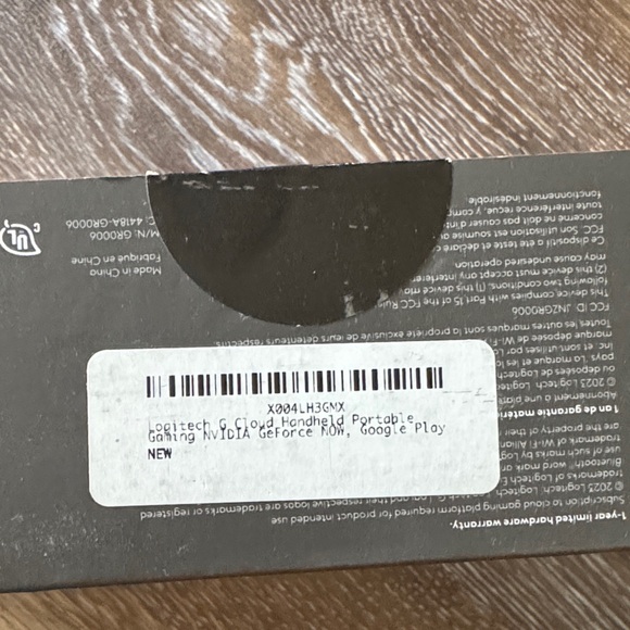 Logitech Cloud Gaming Handheld Console - White and Black New in the Box - Picture 2 of 3